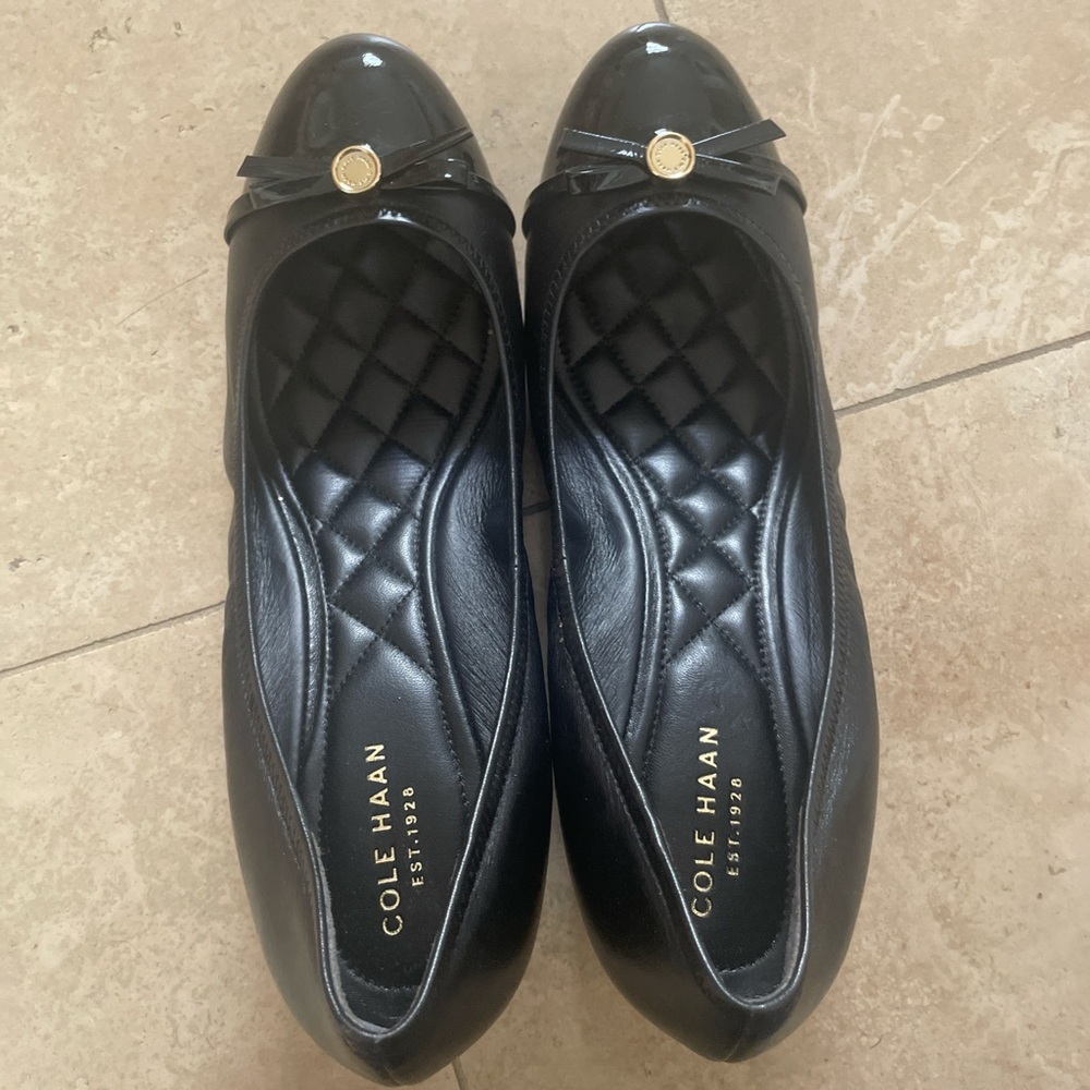 Cole Haan Black heeled shoes with Gold Bow